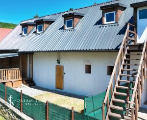Apartmánový dom s 3-mi bytovými jednotkami, Počúvadlo