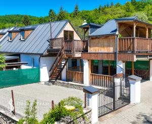 Apartmánový dom s 3-mi bytovými jednotkami, Počúvadlo