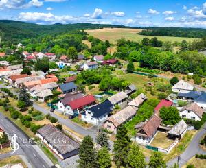 Vidiecky rodinný dom s pozemkom 950m2 Hontianske Nemce