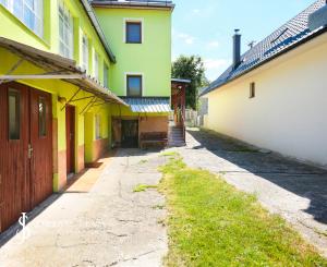 Rodinný dom so záhradou 320m2, 4 izby + Garáž, Svätý Anton