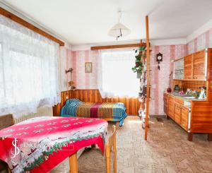 Rodinný dom so záhradou 320m2, 4 izby + Garáž, Svätý Anton