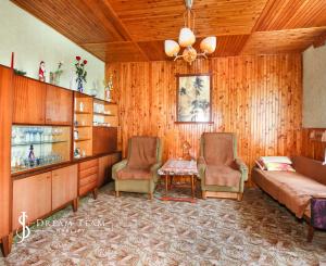 Rodinný dom so záhradou 320m2, 4 izby + Garáž, Svätý Anton