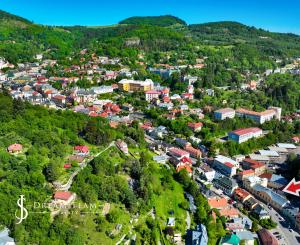 Kompletne zrekonštruovaný byt, centrum B. Štiavnica