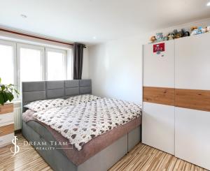 2-izbový byt, 57m2 s dvomi pivnicami, Hliník nad Hronom