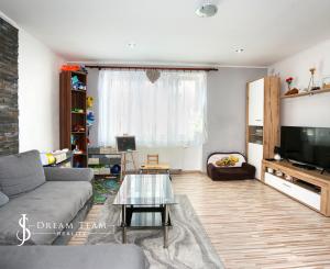 2-izbový byt, 57m2 s dvomi pivnicami, Hliník nad Hronom
