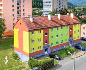 2-izbový byt, 57m2 s dvomi pivnicami, Hliník nad Hronom