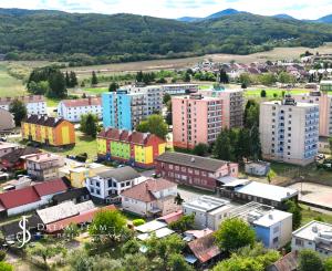 2-izbový byt, 57m2 s dvomi pivnicami, Hliník nad Hronom