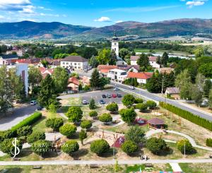 2-izbový byt, 57m2 s dvomi pivnicami, Hliník nad Hronom