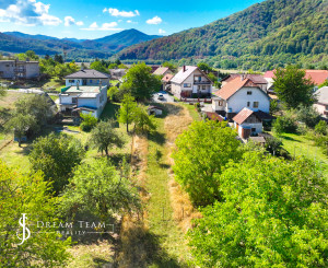 Slnečný pozemok s možnosťou stavby 840m² – Voznica