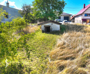 Slnečný pozemok s možnosťou stavby 840m² – Voznica