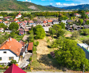 Slnečný pozemok s možnosťou stavby 840m² – Voznica