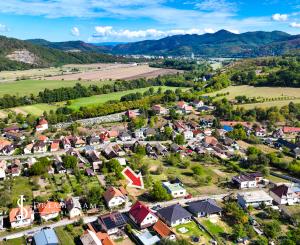 Slnečný pozemok s možnosťou stavby 840m² – Voznica