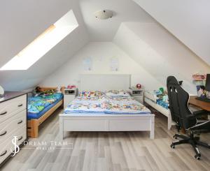 Zrekonštruovaný 4-izbový rodinný dom - chalupa Hodruša-Hámre