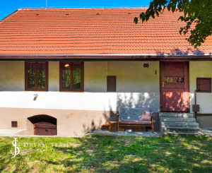 Rekonštruovaná chalupa s pozemkom 1000m2 Hodruša-Hámre