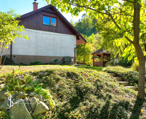 Rekonštruovaná chalupa s pozemkom 1000m2 Hodruša-Hámre