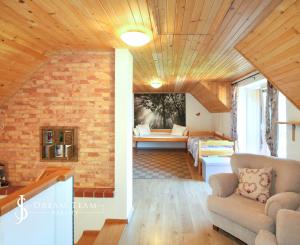 Dva rodinné domy, ovocná záhrada 300m2, Trávnica – Podhájska