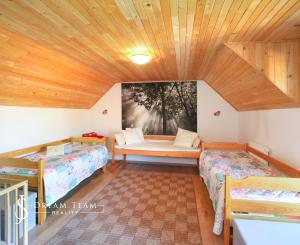 Dva rodinné domy, ovocná záhrada 300m2, Trávnica – Podhájska