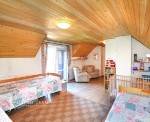Dva rodinné domy, ovocná záhrada 300m2, Trávnica – Podhájska