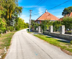 Dva rodinné domy, ovocná záhrada 300m2, Trávnica – Podhájska