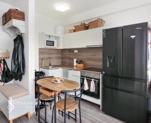 1-izbový byt s balkónom a parkovacím státím, Banská Bystrica