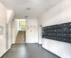 1-izbový byt s balkónom a parkovacím státím, Banská Bystrica