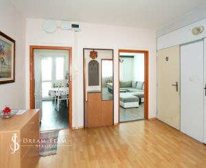 Slnečný 3-izbový byt s loggiou – Banská Štiavnica, Drieňová