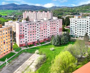 Slnečný 3-izbový byt s loggiou – Banská Štiavnica, Drieňová
