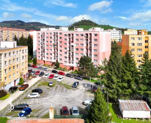 Slnečný 3-izbový byt s loggiou – Banská Štiavnica, Drieňová