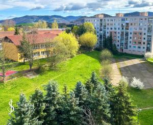 Slnečný 3-izbový byt s loggiou – Banská Štiavnica, Drieňová