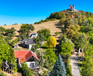 4 640m2 pozemok + 3 stavby pod Banskoštiavnickou kalváriou