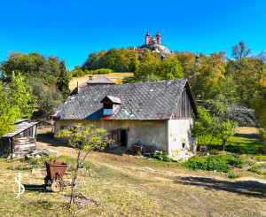 4 640m2 pozemok + 3 stavby pod Banskoštiavnickou kalváriou