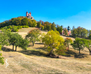 4 640m2 pozemok + 3 stavby pod Banskoštiavnickou kalváriou