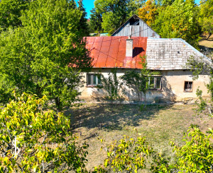 4 640m2 pozemok + 3 stavby pod Banskoštiavnickou kalváriou