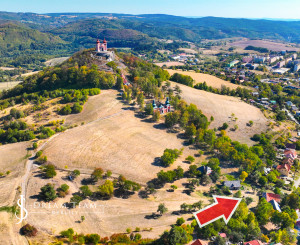 4 640m2 pozemok + 3 stavby pod Banskoštiavnickou kalváriou