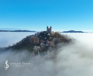 4 640m2 pozemok + 3 stavby pod Banskoštiavnickou kalváriou