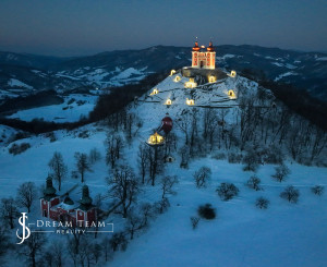 4 640m2 pozemok + 3 stavby pod Banskoštiavnickou kalváriou