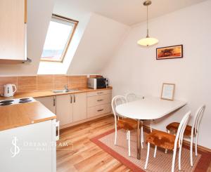 Rodinný dom s 5 bytovými jednotkami, záhradou 1600m2 a parkovaním