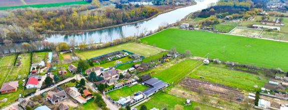 Zabehnutá menšia farma s pozemkom 3800m2 Želiezovce