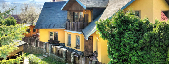 Zabehnutý apartmánový dvojdom s parkovaním, Štiavnické Bane