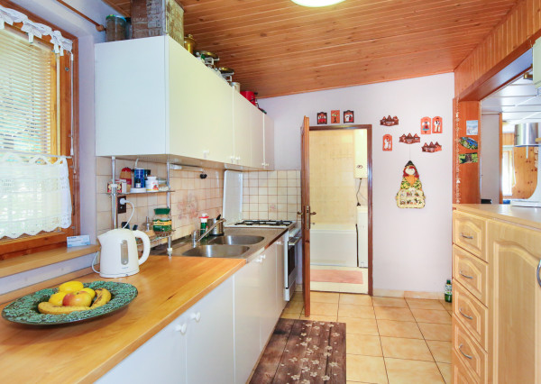 REZERVOVANÉ 4-izbová chata, 74m2, Počúvadlo Jazero - Banská Štiavnica