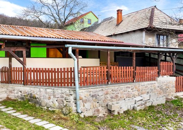 Priestranný rodinný dom pre viacčlennú rodinu v obci Hrušov