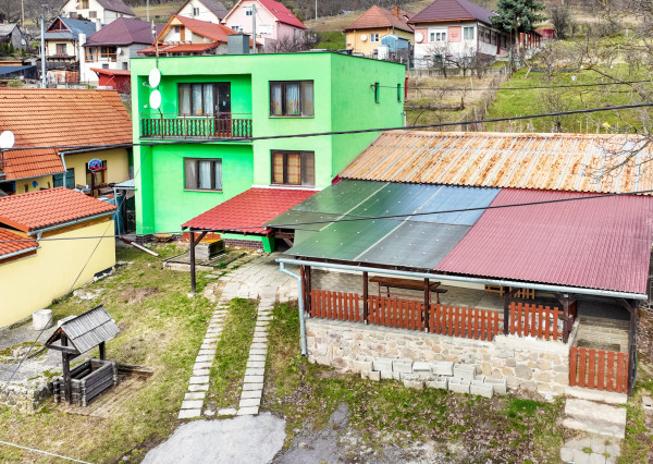 Priestranný rodinný dom pre viacčlennú rodinu v obci Hrušov