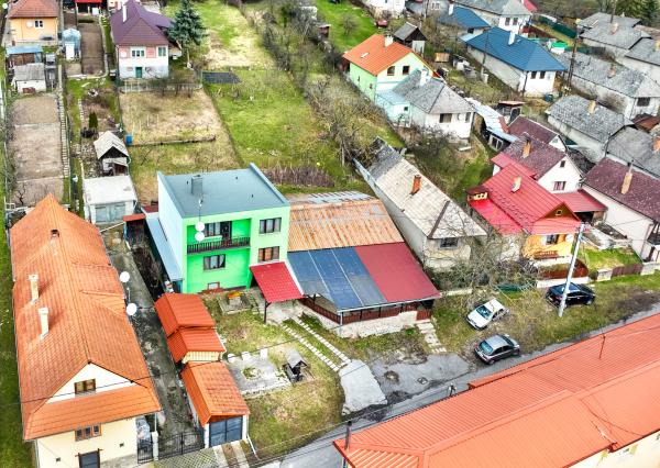 Priestranný rodinný dom pre viacčlennú rodinu v obci Hrušov