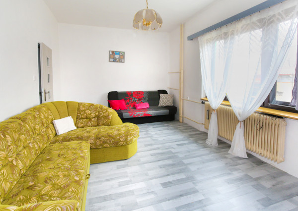 Priestranný rodinný dom pre viacčlennú rodinu v obci Hrušov