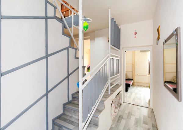 Priestranný rodinný dom pre viacčlennú rodinu v obci Hrušov