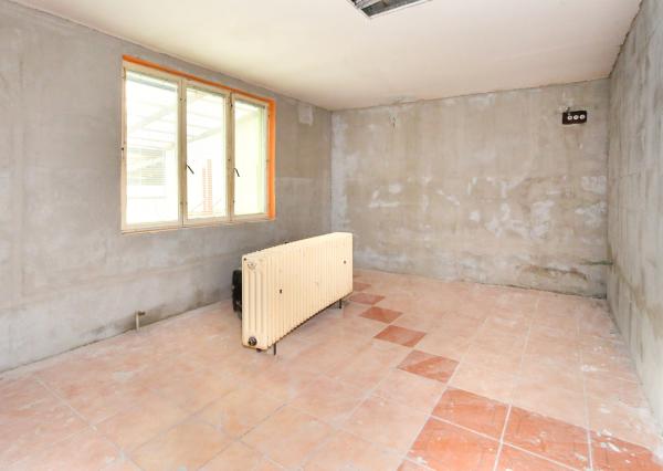 Priestranný rodinný dom pre viacčlennú rodinu v obci Hrušov