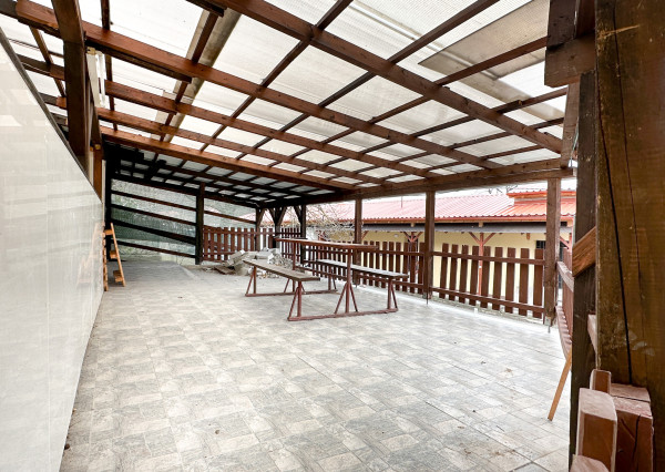 Priestranný rodinný dom pre viacčlennú rodinu v obci Hrušov