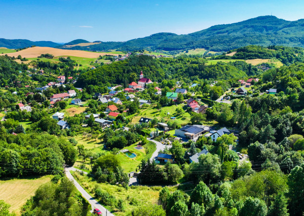 Dvojpodlažný rodinný dom s pozemkom 950m2, Štefultov