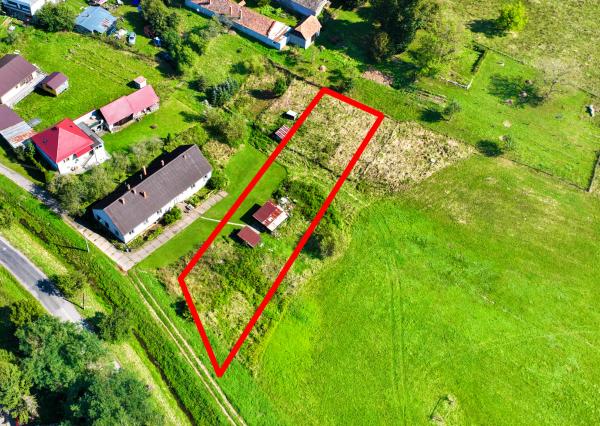 Slnečný, stavebný pozemok o veľkosti 1524m2 v obci Beluj