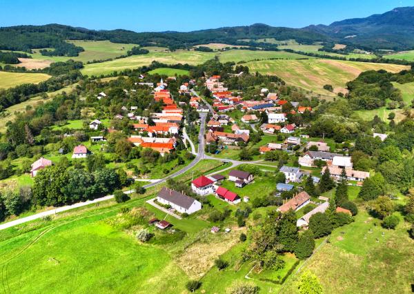 Slnečný, stavebný pozemok o veľkosti 1524m2 v obci Beluj